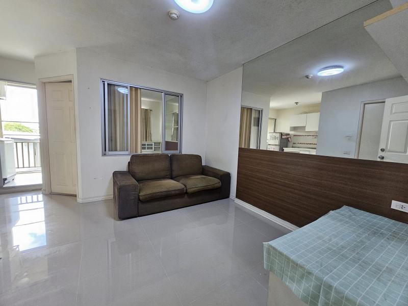 For Rent : ให้เช่า ลุมพินี คอนโดทาวน์ บดินทรเดชา-รามคำแหง (รามคำแหง 43/1)  ห้องสวย ตรงปก ค่าเช่าเพียง 6,000 บาท มีเครื่องซักผ้า        -อาคาร B4 พื้นที่ 28 ตร.ม.        -ค่าเช่า 6,000 บาท        -รูปแบบ 1 ห้องนอน 1 ห้องน้ำ        -สัญญาเช่า 1 ปี         -ค่าประกัน 2 เดือน+ล่วงหน้า 1 เดือน        -สิทธิ์จอดรถ 1 คัน        -ค่าไฟฟ้า ตามการไฟฟ้า        -ค่าน้ำ ตามนิติบุคคล        -แอร์ 1 เครื่อง, ไมโครเวฟ, เครื่องทำน้าอุ่น, ตู้เย็น, มีเครื่องซ