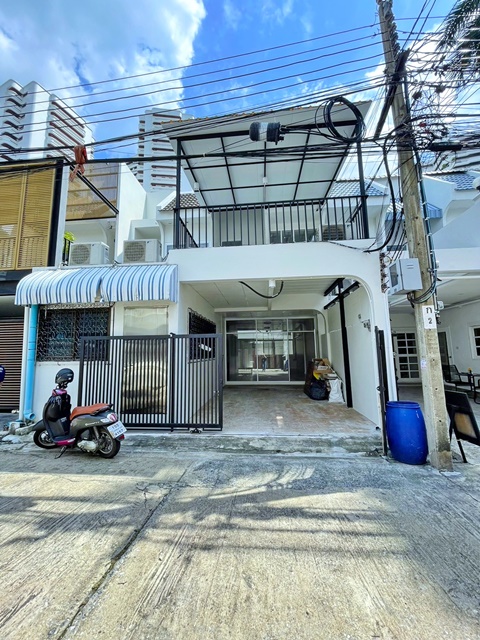 BTS​พร้อมพงษ์รพ.สมิติเวช 500ม.ไม่เคยอยู่ ถูกที่สุดลดจาก 100,000 เอ็มควอเทียร์  เป็น 49,998 B-M ให้เช่า Homeoffice บ้าน  สุขุมวิท 47-51 บ้าน 2 ชั้น 29ตรว. 222ตรม. 3-4แอร์ ทองหล่อSamitivej H 500m.  EmQuartier Cheapest BTS​ PhromPhong Never Living  reduced from 100,000 to 49,998 B-M house for rent Homeoffice Sukhumvit 47-51 2-story house 29sq.wa 222sqm. 3-4a/c Sukhumvit Hospital Thonglorย่านญี่ปุ่น สุขุมวิท 47-51 แขวงคลองตันเหนือ เขตวัฒนา กรุงเทพมหานคร 10110จดทะเบียน​บริษัทได้เลี้ยงสัตว์​ได้จะอยู่อาศัย หรือ Homeoffice หรือ ทำธุรกิจก็ได้ต