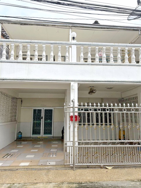 MRTศรีอุดม0.6 กม.เซ็นทรัล บางนา 1.6 กม. อุดมสุข47-53 .ใหญ่มาก ให้เช่าทาวน์เฮาส์ 2 ชั้น 4 นอน 2 น้ำ 120 ตร.ม.28 ตร.วา.เฟอร์จัดเต็ม ตกแต่งสวย 24,998 b-m ม.ดุสิตธานี 1.9 กม.MRTสวนหลวง ร.9 1.1 กมMRT Sriudom 0.6 km. MRT SuanLuangRama9 1.1km. Udomsuk47-53 Central Bangna 1.6km. Biggest Townhouse for rent 2 floors 4 bed 2 bath 120 sq.m. 28 sq.wa. fully furnished beautifully decorated 24,998 b-m. Dusit Thani Village 1.9 km.อุดมสุข47-53แขวงบางจาก เขตพระโขนง กรุงเทพมหานคร 120 ตร.ม.28 ตร.วา.120 sq.m.28 sq.wa.  4 ห้องนอน 2 ห้องน้ำ  2 จอดรถเครื่องปรับอากาศสถานที่ใกล้เคียง:MRT ศ�