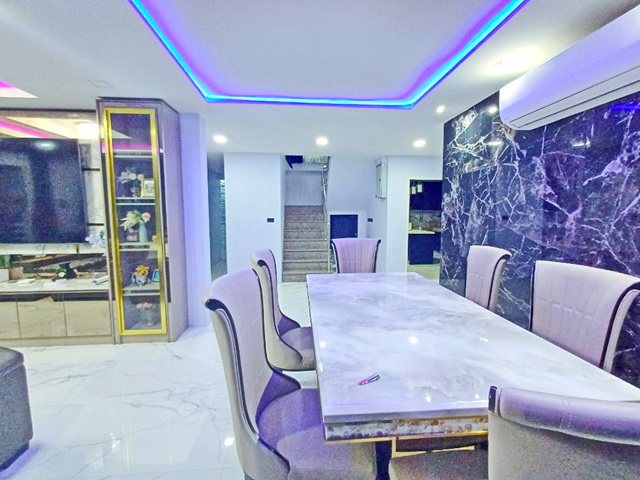 ให้เช่าฤหาสน์หรู 2 ชั้น ARL บ้านทับช้าง 3.6 กม. เฟอร์จัดเต็ม  ถูกที่สุดในโลก 4 นอน 4 น้ำ 256 ตร.ม.64 ตร.ว รร.นานาชาติ ไทย-จีน 3.7 กม.