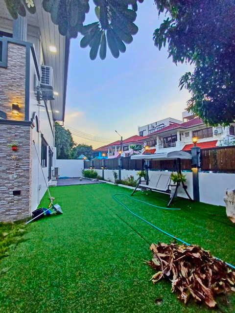 ให้เช่าฤหาสน์หรู 2 ชั้น เฟอร์จัดเต็ม ถูกที่สุดในโลก 4นอน เฉลิมพระเกียรติ ร.9  50-56 4 น้ำ 260 ตร.ม.65 ตร.ว รร.นานาชาติ ไทย-จีน 3.7 กม.