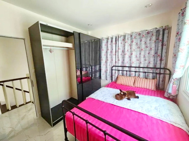 MRT บางรักใหญ่ 1.4 กม. ถูกที่สุดในโลก ตลาดสดท่าอิฐ 1.1 กม.ใหญ่มากให้เช่าคฤหาสน์หรู 2 ชั้น เฟอร์จัดเต็ม 3 นอน 2 น้ำ 280 ตร.ม.70 ตร.ว.