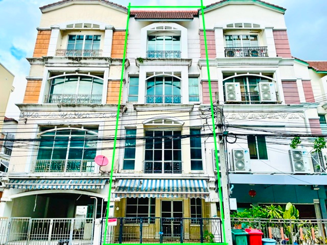 ใจกลางเมือง ม. เดินถึง ถ.รัชดา MRTลาดพร้าว320 ทำเลดี MRTสุทธิสาร 1.7 กม ให้เช่าโฮมออฟฟิศ 4 ชั้น 3นอน แอร์7 260ตร.ม. 24ตร.วา. ลาดพร้าว20-27  