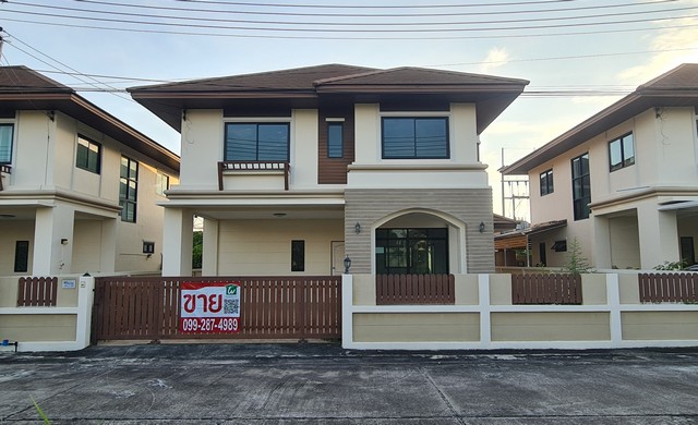 บ้านเดี่ยว ตำบลแสนสุข อ.เมือง ชลบุรี บ้านเดี่ยว 2 ชั้น ขนาด 66 ตรว. หมู่บ้านเดอะสามมุก วิลเลจ2 ใกล้บางแสน เขาสามมุก อ่างศิลา เดินทางสะดวก- 3 ห้องนอน 3 ห้องน้ำ  2 จอดรถ  - วิวหน้าบ้านติดพื้นที่สวนของโครงการ ทำเลดี ไม่มีบ้านอื่น บังทิศทางลม- บ้านไม่เคยเข้าอยู่อาศัย- สภาพดี (อาจมีต้องเก็บสีภายนอกอีกหน่อย) ภายในบ้านสภาพดี บ้านไม่เคยเข้าอยู่เสมอบ้านมือ1- อายุบ้าน ประมาณ9 