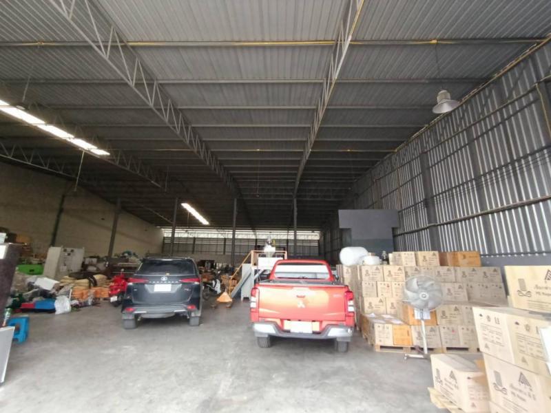 ให้เช่าโกดัง ขนาด1,000ตรม. บางนา-ตราด กม.5 ใกล้ MEGAบางนา  สูง7เมตร ออฟฟิศขนาด 75ตรม. ห้องน้ำ2 ห้อง ถนนด้านหน้ากว้างขวาง
