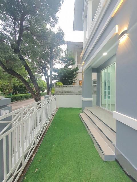 ให้เช่าบ้านเดียว 2 ชั้น โครงการ ลลิล เดอะยังเอ็กเซ็คคิวทีฟ ที่ดิน 58 ตารางวา พื้นที่ใช้สอย 232 ตารางเมตร 3 ห้องนอน 2 ห้องน้ำ บ้านเปล่า