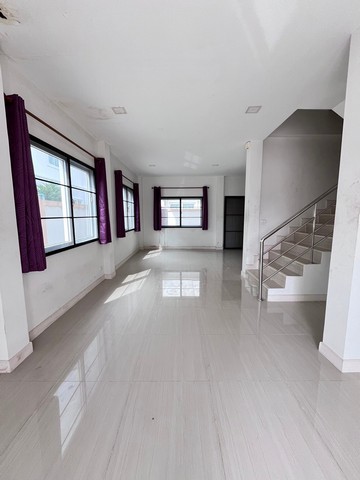 ให้เช่าทาวน์โฮม 2 ชั้น แยกมาบข่า  นิคมพัฒนา ระยอง ไม่มีเฟอร์นิเจอร์