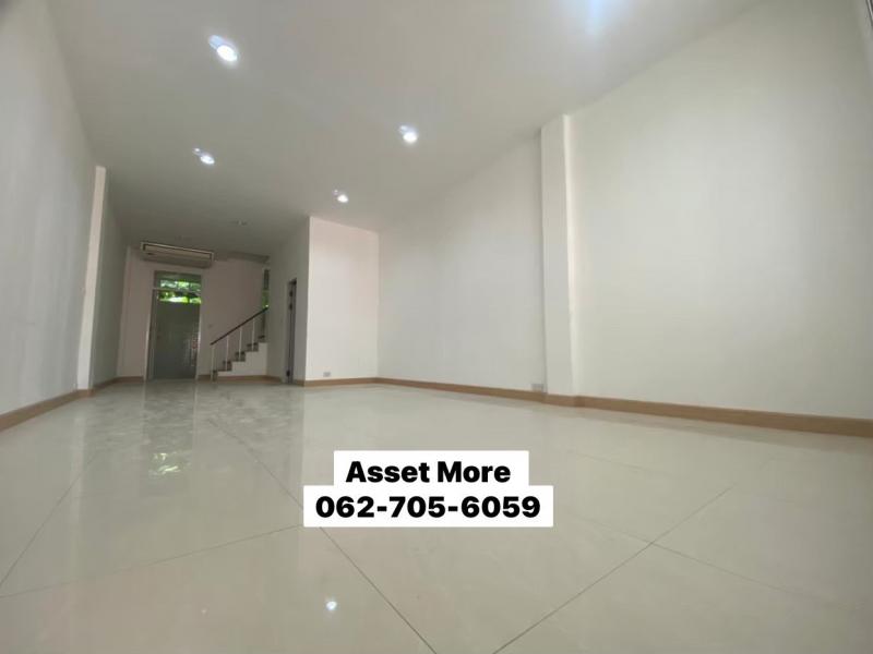 ให้เช่าทาวน์โฮมเอกมัย 4ชั้น   22 ตารางวา พื้นที่ใช้สอย 240 ตารางเมตร   บ้านโล่งสวยสะอาด  เหมาะเป็นที่พักอาศัย และเปิดออฟฟิศ