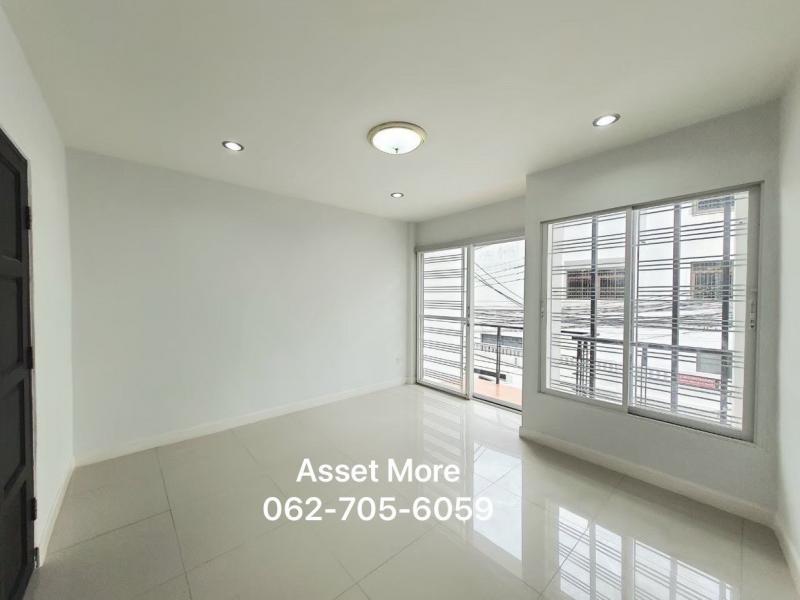 ให้เช่าทาวน์โฮมสุขุมวิท 4ชั้น หลังมุม  21 ตารางวา พื้นที่ใช้สอย168 ตารางเมตร   3ห้องนอน 4 ห้องน้ำ บ้านโล่งสวยสะอาด  เหมาะเป็นที่พักอาศัย และเปิดออฟฟิศ แขวงคลองตันเหนือ เขตวัฒนา ใกล้บีทีเอสเอกมัย,พระโขนง  ทะลุออกทางเส้นเพชรบุรีได้  67-AMS-TH002ราคาขาย50,000 บาท รายละเอียดให้เช่าทาวน์โฮมสุขุมวิท65  (หลังมุม)  4ชั้นขนาด21 ตารางวา พื้นที่ใช้สอย168 ตารางเมตร 4ห้องนอน 3ห้องน้ำ1ห้องครัว 