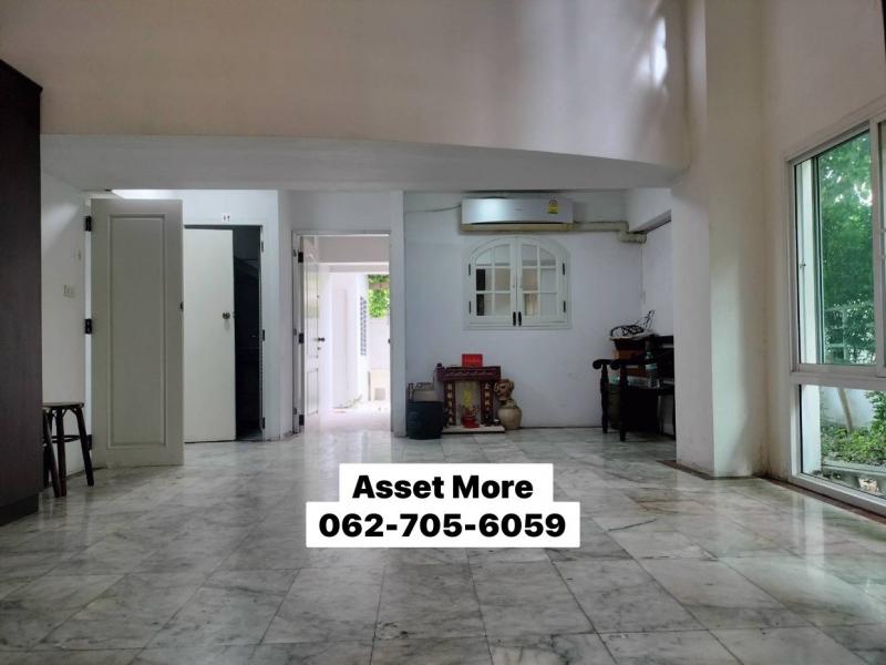 ให้เช่าบ้านเดี่ยว 4 ชั้น ครึ่ง  (ซอยอารีย์สัมพันธ์)  ขนาด 36ตารางวา  พื้นที่ใช้สอย560 ตารางเมตร  5ห้องนอน 5ห้องน้ำ  พญาไท สามใน  ใกล้ BTS อารีย์  ทะลุทางด่วนพระราม6  พญาไท สามใน  รหัสทรัพย์  67-AMS-HH007ราคาเช่า 70,000   /เดือน รายละเอียด บ้านเดี่ยว 4ชั้น ครึ่ง   ขนาด 36ตารางวา  พื้นที่ใช้สอย 560 ตารางเมตร  มีสระว่ายส่วนกลาง  5ห้องนอน 5ห้องน้ำ  (2ครัว 1ห้องเก็บของ)   จอดรถได้2 คัน สอบถามข้อมูลเพิ่มเต