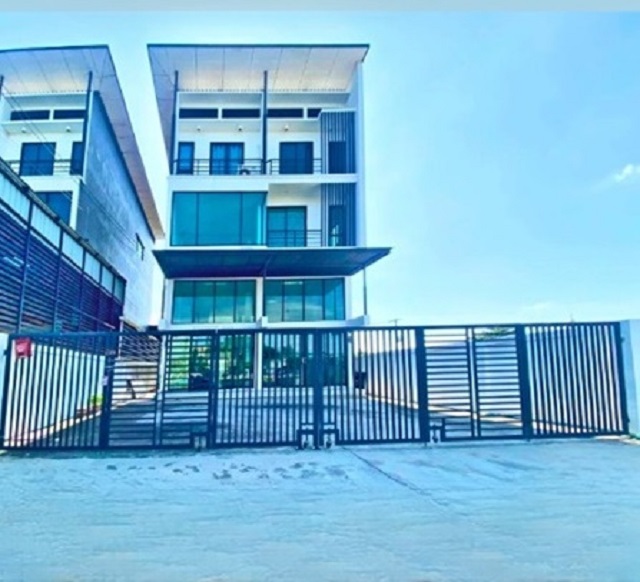 โลตัส ศาลายา 1.4 กม.ถูกที่สุด กว้างใหญ่ ให้เช่าอาคารพาณิชย์ 3ชั้นครึ่ง 4นอน 5น้ำ 470ตร.ม. 100ตร.วา. 44,999 b-m เซ็นทรัล ศาลายา 2.6 กม. แยกทวีวัฒนา Saint Alphonsus Inter ม.มหิดลCheapest Large Lotus Salaya 1.4km.For rent commercial building 3.5Storeys 4bed 5bath 470sq.m. 100sq.wa. 44,999b-m Central Salaya 2.6km.ThawiWatthana Saint Alphonsus Inter Mahidol U.แยกทวีวัฒนาถ.พุทธมณฑลสาย 5 ตำบล บางกระทึก อำเภอสามพราน นครปฐม 470 ตร.ม. 100ตร.วา.470 sq.m. 100sq.wa.4 ห้องนอน 5 ห้องน้ำ3-6 จอดรถ เหมาะสำหรับธุรกิจคลินิก สปา สำนักงาน ร้านอาหารสถาน