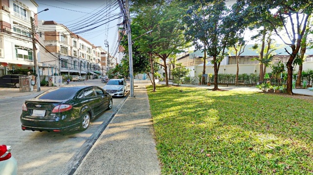 ถ.รัชดา MRTสุทธิสาร 1.7 กม.MRTลาดพร้าว320 ม. เดินถึง ทำเลดี บิ๊กซี ลาดพร้าว 2 1.2 กม.ใจกลางเมือง ให้เช่าทาวน์โฮม โฮมออฟฟิศ 4 ชั้น 3 นอน 3 น้ำ แอร์ 7 260 ตร.ม. 24 ตร.วา. ลาดพร้าว20-27 37,999 b-m ม.ราชภัฏจันทรเกษม 1.7 กม.เดินทางสะดวก Ratchada Rd. MRT LatPhrao 320m. walkable distance BigC LatPhrao 1.2km. MRT Sutthisan 1.7km. City center for rent Home office 4Storeys 3bed 3bath 7air 260sq.m. 24sq.wa. Ratchada-Lat Phrao Rd. LatPhrao 20-27 37,999 b-m Chandrakasem Rajabhat University 1.7 km. convenient transportation แยก - วัดลาดพร้าว ถ.รัชดา-ลาดพร้าวแขวงจันทรเกษม เขตจตุจักร กรุงเทพมห