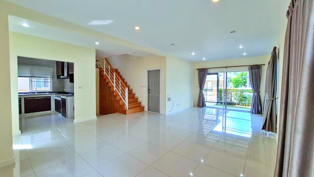 ถูกที่สุดใน3โลก น่าอยู่ รร.สาธิตปทุม 2.1 กม.ให้เช่าบ้านเดี่ยว 2 ชั้น 3 นอน สภาพดี ตลาดพวงสว่าง345 1.2 กม. 3 น้ำ 3 แอร์ 245 ตร.ม.65ตร.ว.