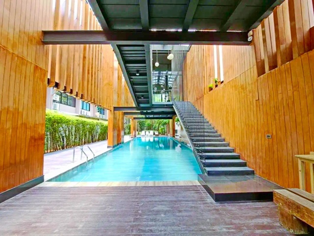 เฟอร์ครบ ใหญ่มาก ให้เช่าโฮมออฟฟิศ 3.5 ชั้น  รถไฟฟ้าสายสีชมพู  สามัคคี 1.6 กม. MRT เมืองทองธานี 2.1 กม. 3นอน 5แอร์  235ตร.ม. 32ตร.วา.