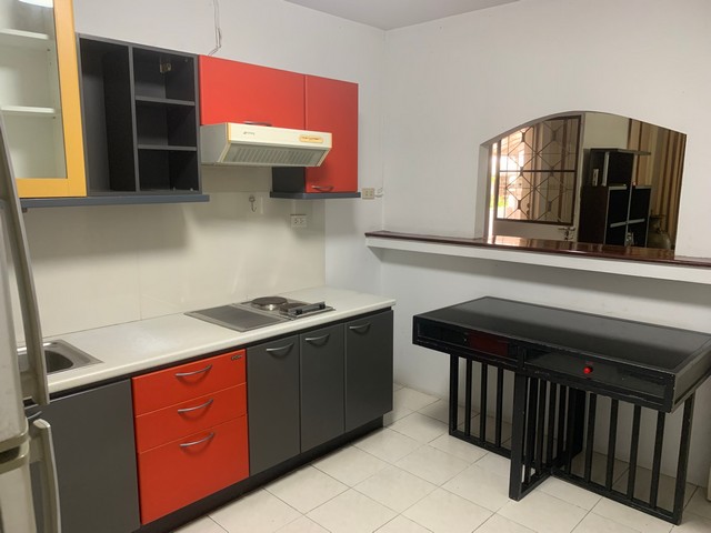 Me11ให้เช่าบ้านเดี่ยว 2 ชั้น หมู่บ้านสัมมากร ซอยรามคำแหง110  มีห้างแมคโครและตลาดสดอยู่หน้าหมู่บ้าน ใกล้รถไฟฟ้าสถานีสัมมากร