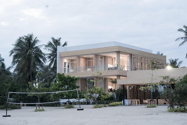 LV52871 ขายบ้านพร้อมที่ดินติดทะเล หาดส่วนตัว อ.เมืองประจวบคีรีขันธ์ แปลงสวย ขนาดกำลังดี ทำเลดีมากๆ  ราคาขาย : 65 ล้านบาทที่ตั้ง : ประจวบคีรีขันธ์ เมืองประจวบคีรีขันธ์ คลองวาฬรายละเอียด :- ขนาดเนื้อที่ 2 ไร่ 1 ตารางวา- ที่ดินติดทะเล ขนาดที่ดิน หน้ากว้างติดทะเล 40 เมตร*ลึก 80 เมตร เป็นสี่เหลี่ยมผืนผ้าสวยๆเลยค่ะ - หาดทรายกว้าง เล่นน้ำได้ เป็นหาดส่วนตัว มีทรายงอกทำให้หน้าห