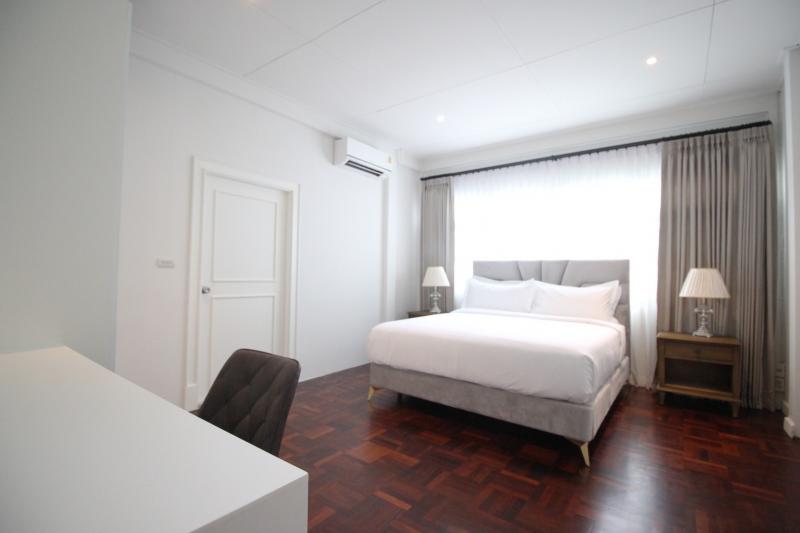 ให้เช่าบ้านเดี่ยว 2 ชั้นเนื้อที่ 100 ตร.ว พื้นที่ใช้สอย 400ตร.ม 6ห้องนอน 7ห้องน้ำ เฟอร์ครบ ถนนลาดพร้าว เขตจตุจักร