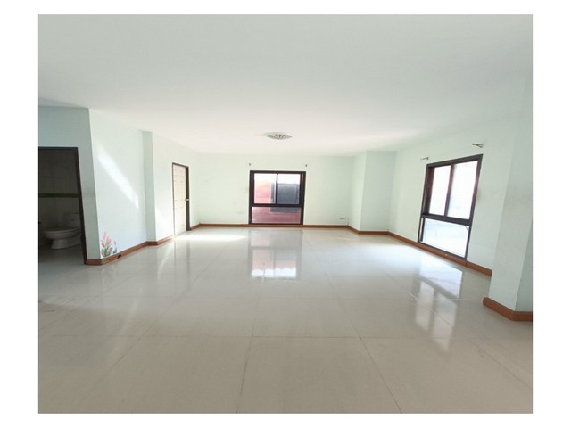 ขายบ้านมือสองเมืองชลบุรี   หมู่บ้านแสนมณี 11 ชลบุรี