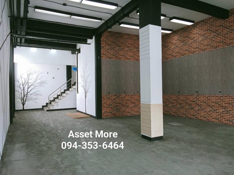 ปล่อยเช่าอาคารพาณิชย์ 2 คูหา 4 ชั้น ย่านถนนแจ้งวัฒนะ ใกล้เซ็นทรัล และสถานีMRTสายสีชมพู มีที่จอดรถรองรับลูกค้า รหัสทรัพย์ 67-AMT-CB002 ***ราคาเช่าสุดพิเศษ 70,000 บาท/เดือน จากราคาเต็ม 95,000 บาท/เดือน(สัญญาขั้นต่ำ 3 ปี )รายละเอียด: -ขนาดพื้นที่ 39 ตารางวา 2 คูหา พื้นที่ใช้สอย 624 ตารางเมตร-ภายในมีทั้งหมด 4 ชั้น-มีห้องน้ำ ชั้น 1และชั้น 3 แยกชาย-หญิง-ไฟฟ้า 3 เฟส (ค่าน้ำ-ไฟหลวง)-สามารถติดป้ายหน้า