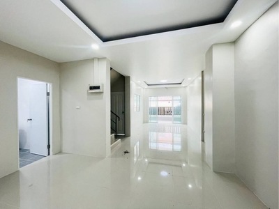 ขายทาวน์เฮาส์หลังริม เนื้อที่เยอะ ราคาถูก ใกล้มอเตอร์เวย์ พิกัดหมู่บ้านเดอะพลัส อัสสัมชัญ ศรีราชา