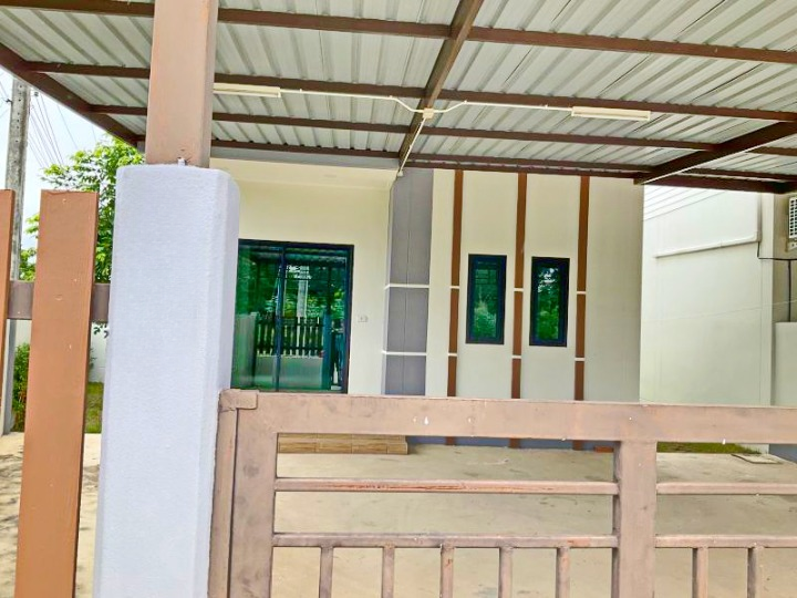 ตลาดพูนทรัพย์ 800 ม.เขาหินซ้อน PT พนมสารคาม4  700 ม.บ้านเดี่ยว 210 ตร.ม.52 ตร.วา.3 นอน 2 น้ำ ติดถนน