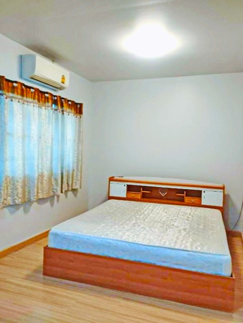 เฟอร์ครบ ให้เช่าทาวน์เฮ้าส์ 2 ชั้น ถูกที่สุด รพ.บางใหญ่ 0.9 กม.ตลาดพระเงิน 1 กม.3 นอน 1 น้ำ 144 ตร.ม.18 ตร.วา.MRT ตลาดบางใหญ่ 4.4 กม.