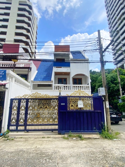 รพ.สมิติเวช 490ม. เอ็มควอเทียร์ สุขุมวิท 47-5 BTS​ทองหล่อ พร้อมพงษ์ 1กม. 6นอน ให้เช่าบ้าน Homeoffice 3ชั้น 30ตรว.  350ตรม ทำออฟฟิศ ได้   74,999 บาท-เดือน  6แอร์ Samitivej Hospital 490 m. BTS Thonglor PhromPhong 1km. 6bed Sukhumvit 47-51 house for rent Homeoffice 3Storeys 30sq.wa 350sqm. office 74,999 baht-month 6 a/cสุขุมวิท 47-51แขวงคลองตันเหนือ เขตวัฒนา กรุงเทพมหานคร 10110 6ห้องนอนชั้น 1 1 ห้องน้ำ 1 ห้องครัว1 ห้องอาหาร1 ห้องนั่งเล่นลานซักล้างชั้น 2 3 ห้องนอน 1 ห้องน้ำ1 ห้องนั่งเล่นระเบียงใหญ่ชั้น 3 2 �