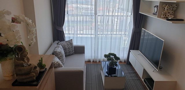 AOM 1320ชื่อโครงการ : เดอะทัชพัทยาใต้ The Trust Condo South Pattayaชั้นที่ : 15พื้นที่ :       34      ตร.ม.ห้องนอน :         ห้องนอน1ห้องน้ำ :            ห้องน้ำ 1ห้องอาบน้ำ :      ห้องอาบน้ำ1ห้องนั่งเล่นโซนอาหารเครื่องใช้ไฟฟ้าแอร์2เครื่องพร้อมเฟอร์นิเจอร์สภาพห้องใหม่90%upสะอาดพร้อมอยู่จุดเด่นของคอนโด : ติดถนนสุขุมวิท โครงการใกล้ :-KFC 24hr.-Go Wholesale-BigC-Lotus เทพประสิทธิ์-ฝั่งตรงข้ามใกล้-โรงพยาบาลจอมเทียน-ชิค รีพับบลิค พัทยาต