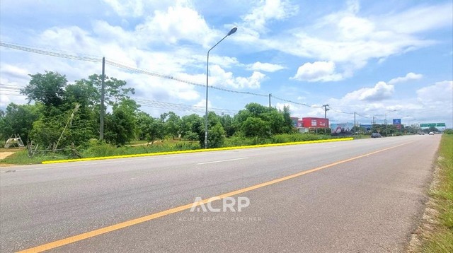 ที่ดินให้เช่าระยะยาว อ.สันกำแพง จ.เชียงใหม่ ทำเลดี ติดถนนใหญ่เส้นวงแหวน 3 ติดนพดลพานิช ใกล้แยกต้นเปา ขนาดที่ดินประมาณ 4 ไร่ หน้ากว้างประมาณ 60 เมตร ลึกประมาณ 100 เมตร สามารถติดตั้งป้ายโฆษณาคัทเอาท์ขนาดใหญ่ได้ เหมาะสำหรับทำธุรกิจหลายประเภท เช่น ปั้มน้ำมัน คอมมูนิตี้มอลล์ เป็นต้นให้เช่า 120,000 บาท/เดือน (ขั้นต่ำ 10 ปี)(รหัสทรัพย์ 00155960)Contact Us+66 (0)88 268 2000info@acuterealtyconsultant.comLine Official : @acrconsultanthttps://ww