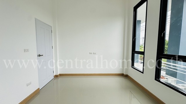 บ้านเดี่ยว มือ 1 ซอยเทพประทาน 1 ไทรน้อย ใกล้รถไฟฟ้าสายสีม่วง