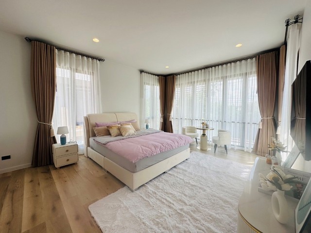 ขายบ้านเดี่ยวใหม่ 2 ชั้น 77.5 ตรว. โครงการ บุราสิริ กรุงเทพกรีฑา Burasiri KrungthepKreetha หน้าบ้านไม่ติดใคร บ้านใหม่ไม่เคยเข้าอยู่ เฟอร์ครบ