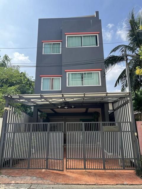 ให้เช่าโฮมออฟฟิศ 4 ชั้น ซอยลาดพร้าว 107 ใกล้มหาวิทยาลัยรัตนบัณฑิต เดอะมอลล์บางกะปิ โรงพยาบาลเวชธานีราคาขาย 13,900,000 บาท ( โอนคนละครึ่ง )ราคาเช่า 70,000 บาท / เดือนที่ตั้ง ถนนลาดพร้าว ซอยลาดพร้าว 107 แขวงคลองจั่น เขตบางกะปิ กรุงเทพมหานคร 10240ติดต่อ : คุณภัสพงณ์ 063-409-8164Line : deedaa23เนื้อที่ 57 ตารางวา พื้นที่ใช้สอย 490 ตารางเมตร จำนวน 4 ชั้น 4 ห้องนอน 5 ห้องน้ำ จอดรถ 2 คันมีห้องนั่งเล่น ห้องครัว �