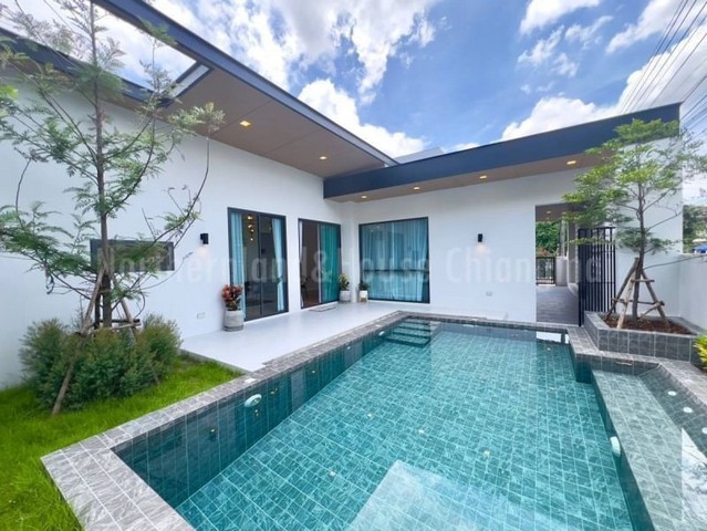 พูลวิลล่าชั้นเดียว โมเดิร์น แปลงมุม ใกล้แยกรวมโชค   