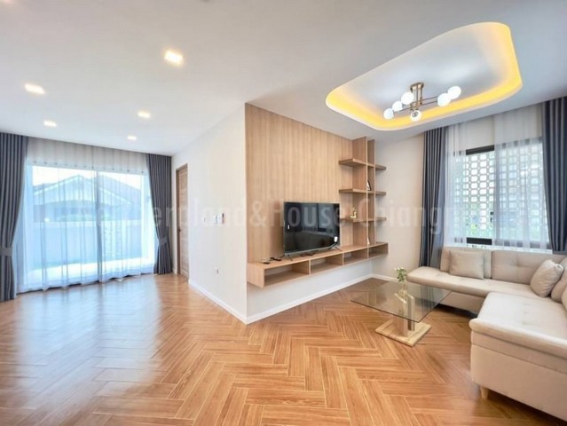 พูลวิลล่าชั้นเดียว โมเดิร์น แปลงมุม ใกล้แยกรวมโชค