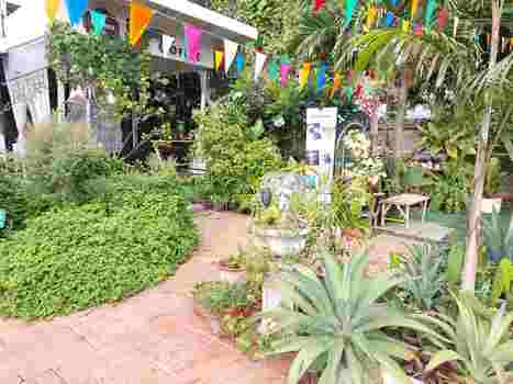 ขายที่ดินพร้อมกิจการร้านอาหาร และกาแฟ ทำเลดี พร้อมดำเนินกิจการต่อได้เลย อำเภอสัตหีบ จังหวัดชลบุรี (เจ้าของขายเอง)