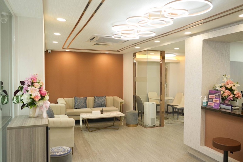 BH3200 เซ้งคลินิกความงาม ตึก 3 คูหา 5 ชั้น มีลิฟต์ขนของ ทำเลดีมาก ติดบีทีเอสสะพานควาย จอดรถได้ 5-6 คัน