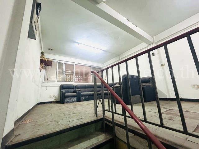 อาคารพาณิชย์ 1 คูหา วัดชลอ ติดถนนบางกรวย ไทรน้อย ทำเลดี