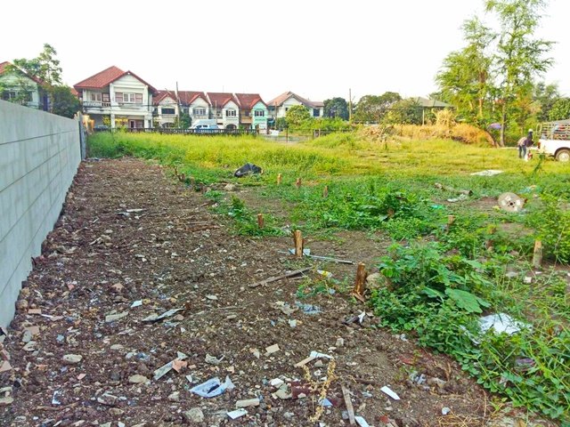 วัดลาดกระบัง 400 ม.ให้เช่าที่ดิน ถ.ลาดกระบัง 1-9 โรบินสันลาดกระบัง 3.3กม.ติดคลองประเวศบุรีรัมย์  สุวรรณภูมิ 800ม. 