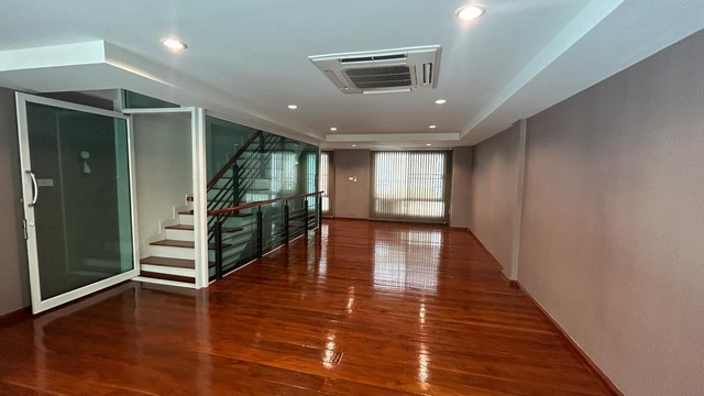 ขายทาวน์โฮม 4 ชั้น  เดอะ เซเรโน่ บายโบนันซ่ากว้างใหญ่ใจกลางเมือง ถนนแจ้งวัฒนะ ซอยแจ้งวัฒนะ 15 แยก2