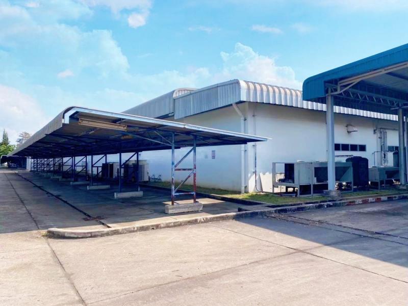 #ขายโรงงานผังม่วงเข้มกบินทร์บุรีปราจีนบุรี​#ขายโรงงานเนื้อที่ 41ไร่????ผังม่วงเข้ม????ราคาขาย​  230   ล้านบาท ????:นิคมอุตสหกรรมกบินทร์บุรี ต.หนองกี่ อ.กบินทร์บุรี​ จ.ปราจีนบุรี​????​รายละเอียดมีดังนี้????พื้นที่อาคารโรงงาน1.= 1,800 ตรม.โรงงาน2.= 2,800 ตรม.โรงงาน3.= 7,000 ตรม.โรงงาน4.= 5,000 ตรม.โรงงาน5.= 2,500 ตรม. ✴️​พื้นสามารถรับแรงโหลดได้5,000kg./ตรม.✴️​พื้นที่ว่างด้านข้างโรงงาน18 ไร่✴️สามารถสร้างโร