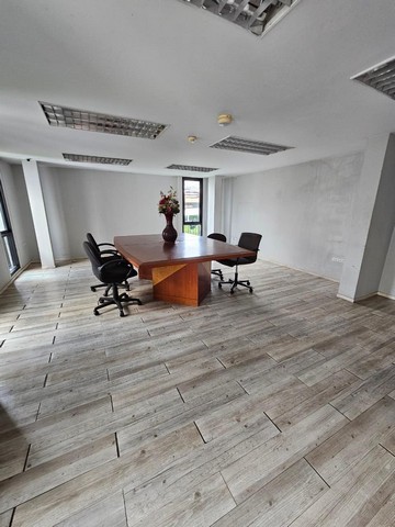 HR1879อาคาร 4 ชั้น ริมถนนใหญ่รัชดาภิเษก ย่านวงศ์สว่าง ออกแบบสไตล์ Courtyard อังกฤษ เหมาะทำออฟฟิศ คลินิก สตูดิโอ