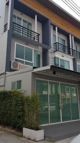 RA12 Rent เช่า โฮมออฟฟีศ RK PARK2 สายไหม วัชรพล สายไหม ใกล้สายไหมอเวนิว ใกล้ตลาดวงศกร: ติดต่อ :เม 084-592-8945เอมมี่ 061-895-9195ก้อง 095-478-7456line ID : kong.plให้เช่า 28,000 ( ประกัน 2 เดือน + ล่วงหน้า 1 เดือน )RA12 *** ให้เช่า ***ทาว์นโฮม 3 ชั้นพื้นที่ใช้สอย 180 ตารางเมตรจำนวน 3 ห้องนอน 3 ห้องน้ำ1 ห้องครัว จอดรถได้ 1 คันเดินทางสะดวกใกล้แหล่งสำคัญมากมาย: สิ่งอำนวยความสะดวก :- คลับเฮาส์ และ สระว่ายน้ำ- ระบบความปลอดภัย กล้องวงจ�
