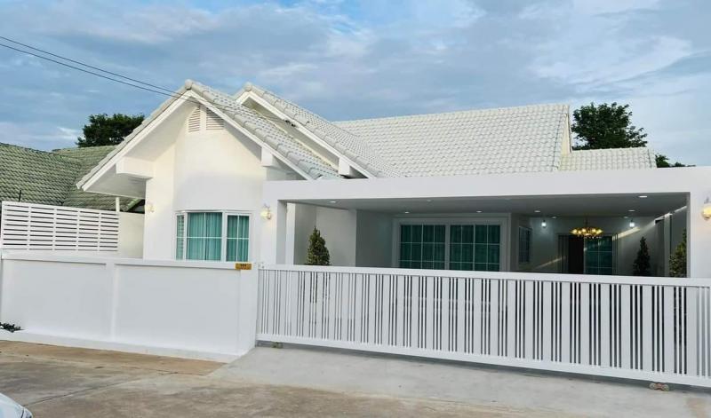 AOM 1324#บ้านเดี่ยวขอบอ่างมาบประชัน#ทำเลดีมาก ????????พิกัดใกล้ขอบอ่างมาบประชันเพียง 80 ม.Vาย 3.99 ลบ????ใกล้ฟลาวเวอร์แลนด์ 400 ม.???? พื้นที่ 50 ตรว 3 ห้องนอน 3 ห้องน้ำ???? จอดรถในบ้านได้ 3 คัน, หน้าบ้านไม่ชนกับใคร????????แถมฟรี-ชุดเฟอร์ห้องนอน 2 ห้อง-ชุดโต๊ะทำงาน-ชุดโซฟาขนาด 3 ม.-ชั้นวางทีวีบิวอิน-ชุดโต๊ะกินข้าวท็อปหิน-เคาน์เตอร์ครัว พร้อมเตาแก๊สและเครื่องดูดควัน-ปั๊มน้ำและถังเก็บน้ำติดต