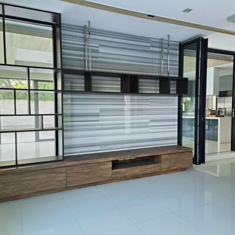 ขายบ้านโครงการลดาวัลย์ รัตนาธิเบศร์ เนื้อที่ 208 ตร.ว. พื้นที่ใช้สอย 398 ตร.ม. 4 ห้องนอน 4 ห้องน้ำ จอดรถได้ 6 คัน ห้องแม่บ้าน/ครัวไทยแยกส่วน