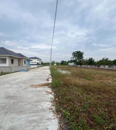 ติดต่อสอบถามเพิ่มเติมได้เลย!  เต้ย 086-659-5965 Line ID: Creatoeyพิเศษ! รับส่วนลด 1,000 บาท/ตร.ว. (เมื่อแจ้งว่ามาจากโพสต์นี้ )ขายที่ดิน บวกค้าง สันกำแพง พร้อมระบบสาธารณูปโภคครบครันเริ่มต้น 70 ตรว. ตารางวาละ 13,000.-.ไฟฟ้าพร้อมใช้งาน น้ำประปาสะดวกสบาย ท่อระบายน้ำได้มาตรฐานถนนคอนกรีต กว้างขวาง เข้า-ออกสะดวก .ที่ตั้งทำเลดีติดถนน เข้าออกได้หลายเส้นทางใกล้ร้านเฮือนใจ๋ยอง ใกล้แยกบวกค้าง ห่