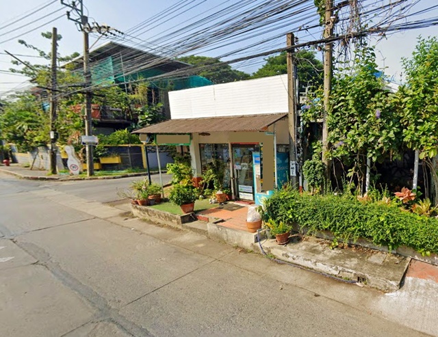 โชว์รูม MRT ศูนย์ราชการ 1กม.ทำเลค้าขาย MRTแจ้งวัฒนะ14 600ม. หน้าหมู่บ้าน 4,000หลังคาเรือน  50ตรว. 200 ตรม.  19,999 B-M 2นอน 1น้ำ 2จอดรถCommercial location showroom MRT Government Center 1km. MRT ChaengWatthana14 600m. in front of the village 4,000 houses 50sqwa. 200sqm. 19,999B-M 2bed 1bath 2parking แยก - เมืองทอง 1บิ๊กซี แจ้งวัฒนะ 0.6 กมโลตัส แจ้งวัฒนะ แขวงทุ่งสองห้อง เขตหลักสี่ กรุงเทพมหานคร200 ตร.ม.50 ตร.ว200 sq.m.50 sq.wa.2 ห้องนอน1 ห้องน้ำ2 จอดรถสถานที่ใกล้เคียง:MRT ศูนย์ราชการเฉลิมพระเกียรติ1 กม.MRT แจ้งวัฒนะ 14 