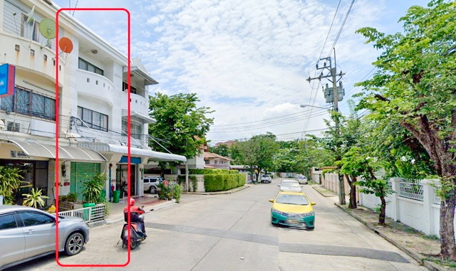 ตลาดเมืองทอง 1.3 กม. แหล่งชุมชน บิ๊กซี แจ้งวัฒนะ 1.6 กม.ให้เช่าทาวน์เฮาส์ 3 ชั้น 3 นอน MRT แจ้งวัฒนะ 14 1.6 กม. 2 น้ำ 182 ตร.ม.21 ตร.ว 13,998 b-m Big C Chaeng Watthana 1.6 km.Townhouse for rent 3Storeys MRT Chaengwatthana 14 1.6 km. 3bed 2bath 182sq.m.21sq.wa.13,998b-m Phingkhanakorn Rd. MuangThong Market 1.3km. Community area แยก - เมืองทอง 1แจ้งวัฒนะ 14 แขวงทุ่งสองห้อง เขตหลักสี่ กรุงเทพมหานคร182 ตร.ม.21 ตร.ว182 sq.m.21 sq.wa.3 ห้องนอน2 ห้องน้ำ2 จอดรถ1 แอร์สถานที่ใกล้เคียง:MRT ศูนย์ราชการเฉลิมพระเกียรติ 1.5 กม.MRT แจ้งวัฒนะ 14 1.6 กม.MRT 