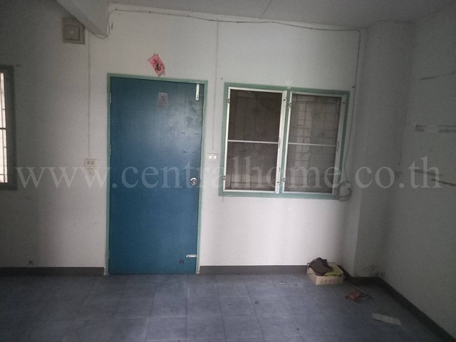 ฺB1 บ้านเอื้ออาทร พหลโยธิน กม.44 ปทุมธานี ด้านหลังห้องไม่ชนตึก