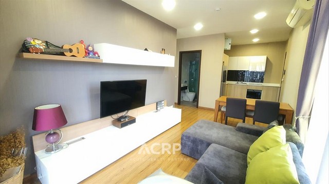 ขายหรือให้เช่า คอนโดหรู กลางเมืองเชียงใหม่ บนถนนคันคลอง ใกล้ มช. ขนาดห้อง 68.05 ตร.ม. มี 2 ห้องนอน 2 ห้องน้ำ พร้อมเฟอร์นิเจอร์และเครื่องใช้ไฟฟ้า ชั้น 5 ห้องมุม วิวดอยสุเทพ ดื่มด่ำกับธรรมชาติของขุนเขา ให้คุณได้พักผ่อนเสมือนอยู่บ้าน ใจกลางเมือง ทำเลดี ใกล้มหาวิทยาลัยเชียงใหม่ นิมมาน ห้างเมญ่า สนามบินเชียงใหม่ขาย 6,800,000 บาท ให้เช่า 37,000 บาท/เดือน(รหัสทรัพย์ 00125598) Contact Us+66 (0)88 268 