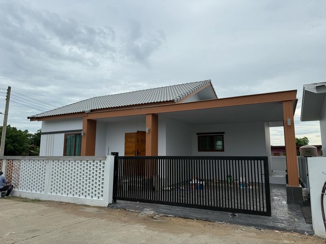 ขายบ้านใหม่เริ่ม50ตรว. 3นอนหรือ2นอน2น้ำ 2.89ลบ. ฟรีโอน ของแถม สันทราย-แม่โจ้ ต.สันทรายหลวง อ.สันทราย เชียงใหม่โครงการ บ้านสวน ณ จันทร์ @สันทราย-แม่โจ้เนื้อที่เริ่มต้น 50 ตร.ว. พื้นที่ใช้สอย 150 ตร.ม. ทั้งโครงการมีทั้งหมด 23 หลังบ้านประหยัดพลังงานพร้อม Solar Roof ทุกหลังราคาเริ่มต้น 2.89 ล้านบาทType 1- 3 ห้องนอน- 2 ห้องน้ำ- 2 ที่จอดรถType 2- 2 ห้องนอน- 2 ห้องน้ำ- 2 ที่จอดรถ พร้อมของแถมสุดคุ้ม- จัดสวน